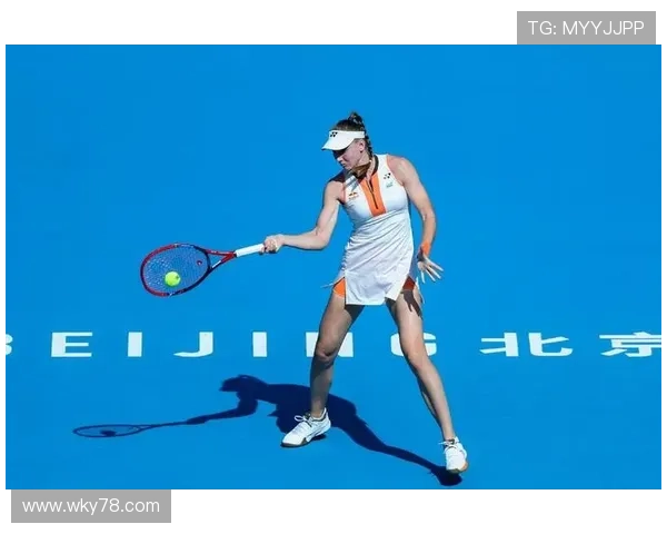 首盘破发莱巴金娜1比0占先 首盘破发莱巴金娜1比0占先