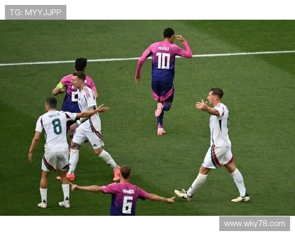 [德甲]穆西亚拉连过数人 一脚搓射洞穿球门.